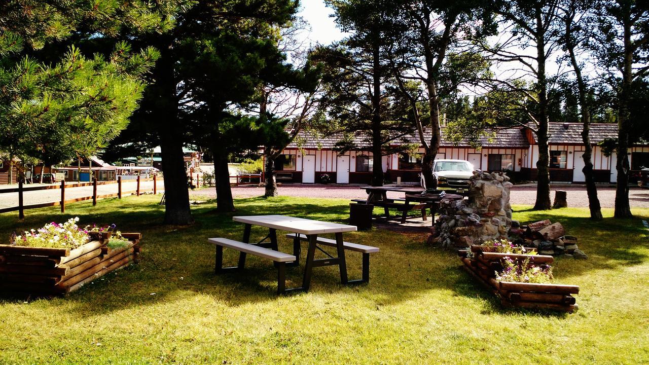 East Glacier Motel & Cabins East Glacier Park Village Dış mekan fotoğraf