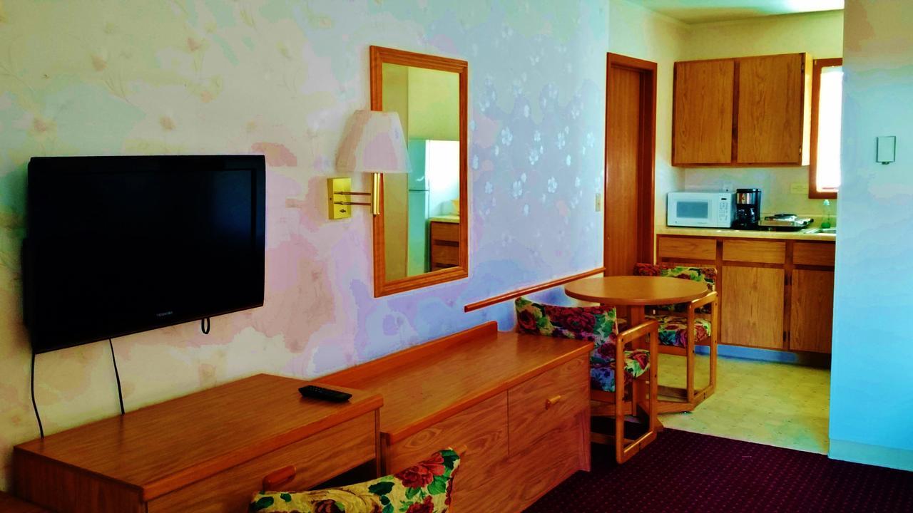 East Glacier Motel & Cabins East Glacier Park Village Dış mekan fotoğraf